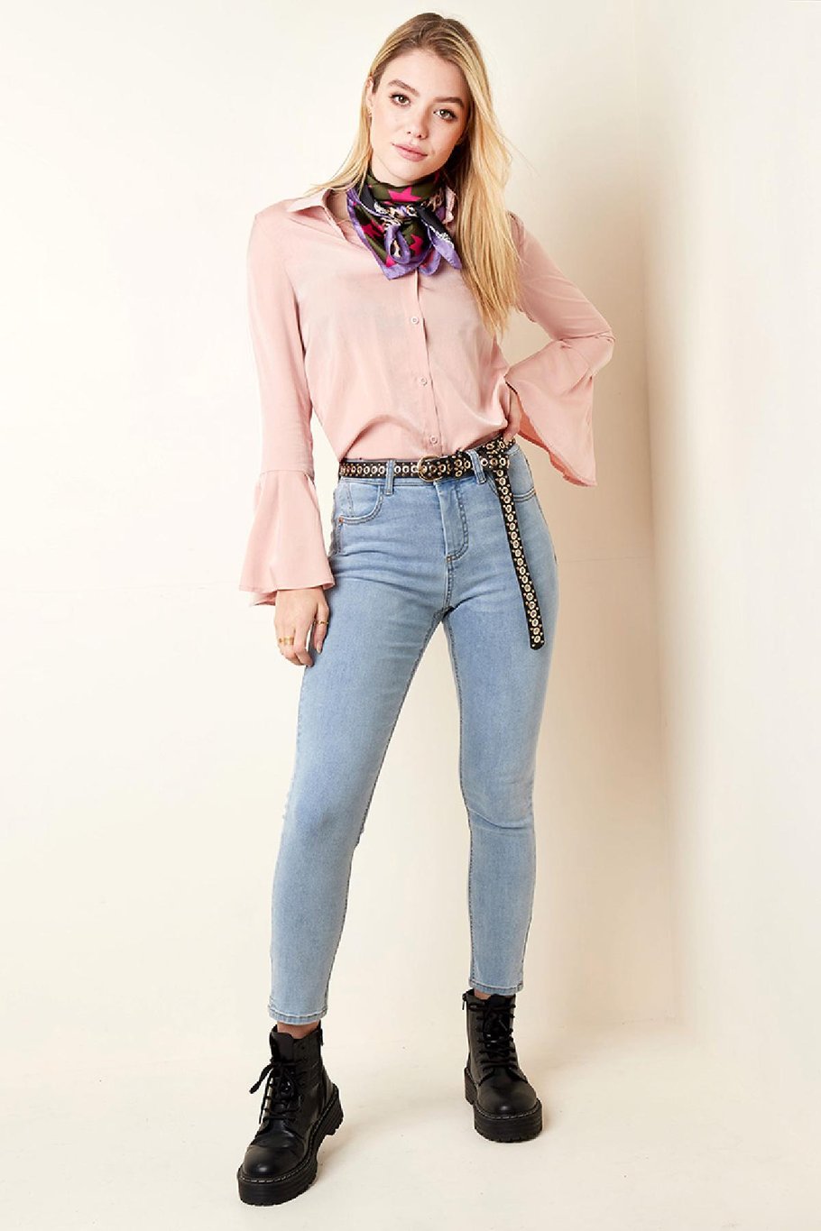 Hellblaue, knöchellange Jeans aus dehnbarem Denim XS Bild4